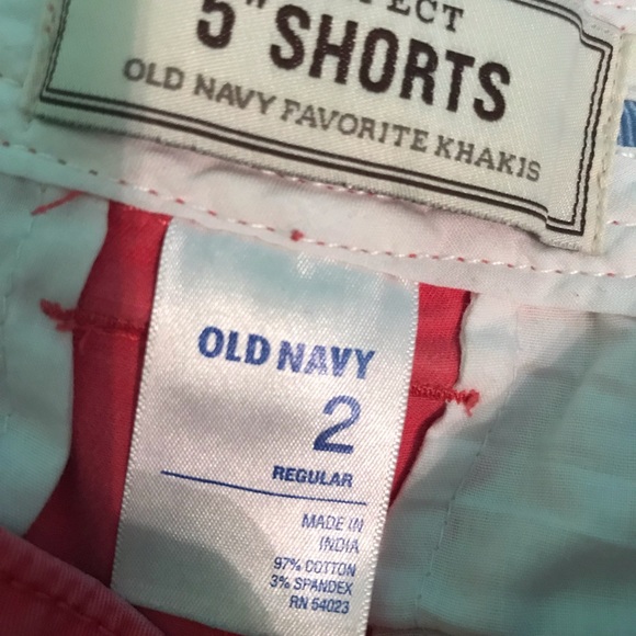 Old navy 5” shorts - Picture 2 of 2